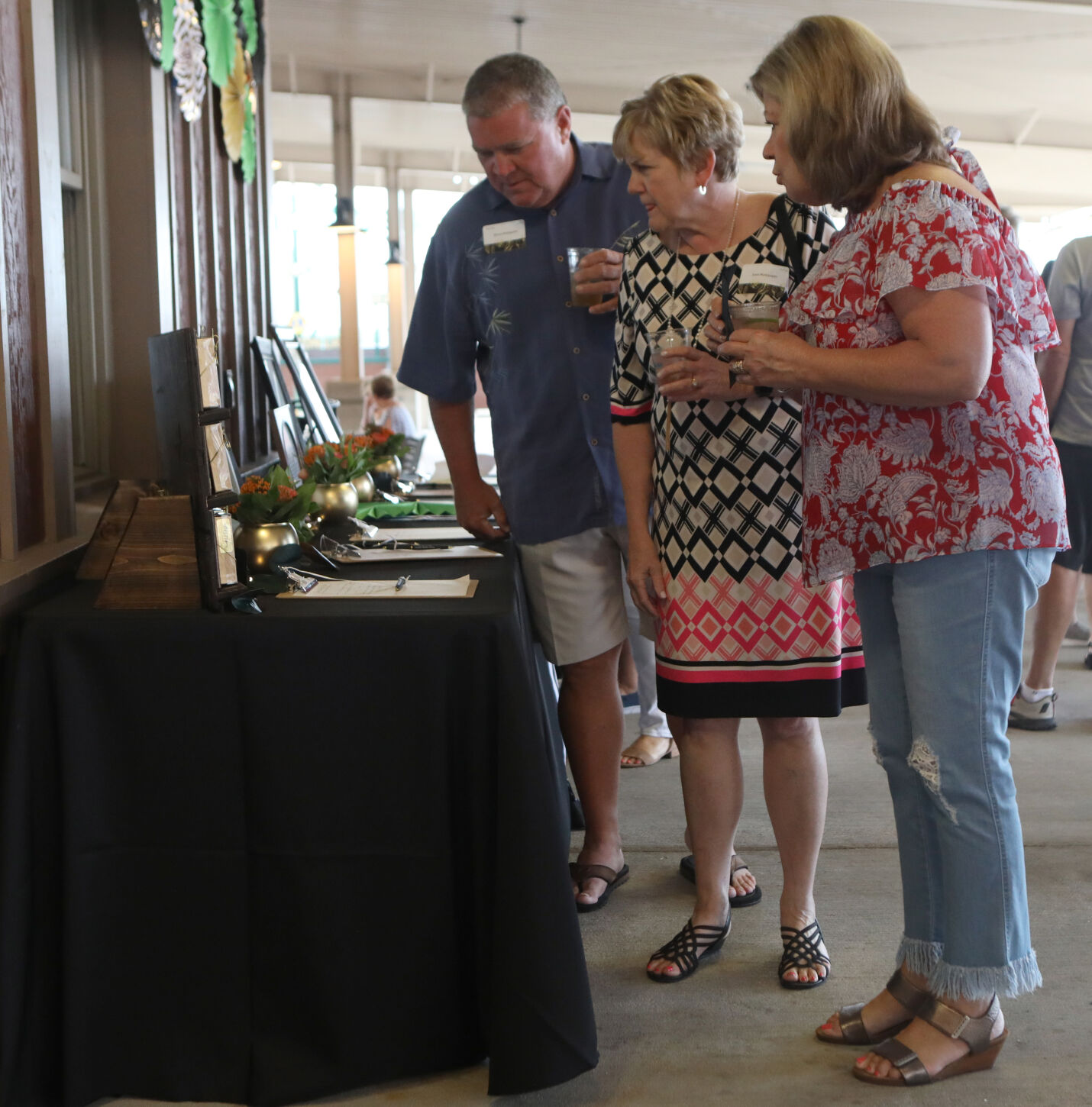 Browsing silent auction items